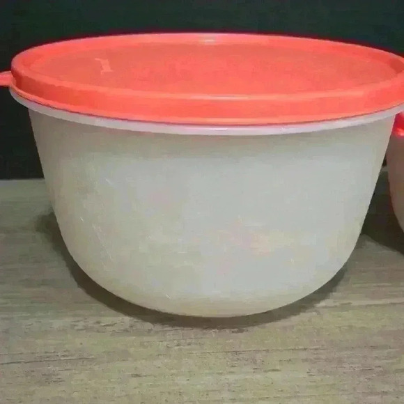 Tupperware 1701 and  1700 lids both 1702, sheer bowl with peach lids - Picture 4 of 8